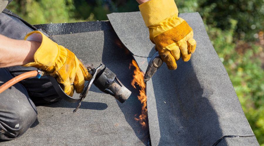 Expert Emergency Roof Repairs services in Lovington, IL